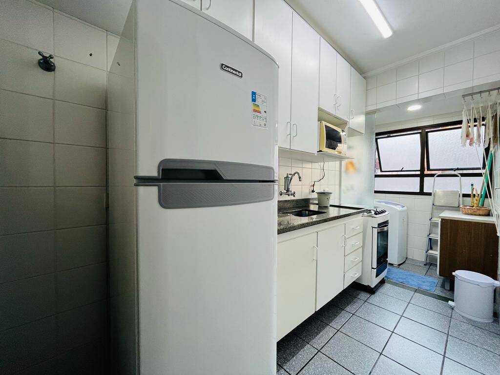 Apartamento à venda com 2 quartos, 75m² - Foto 2