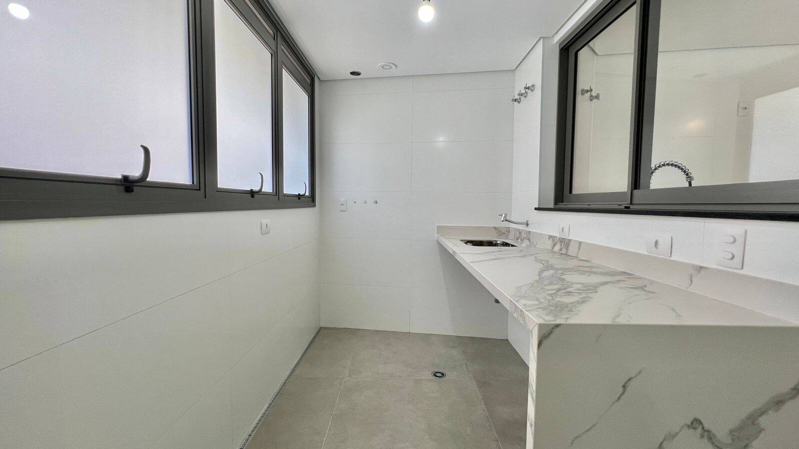 Apartamento à venda com 4 quartos, 160m² - Foto 2