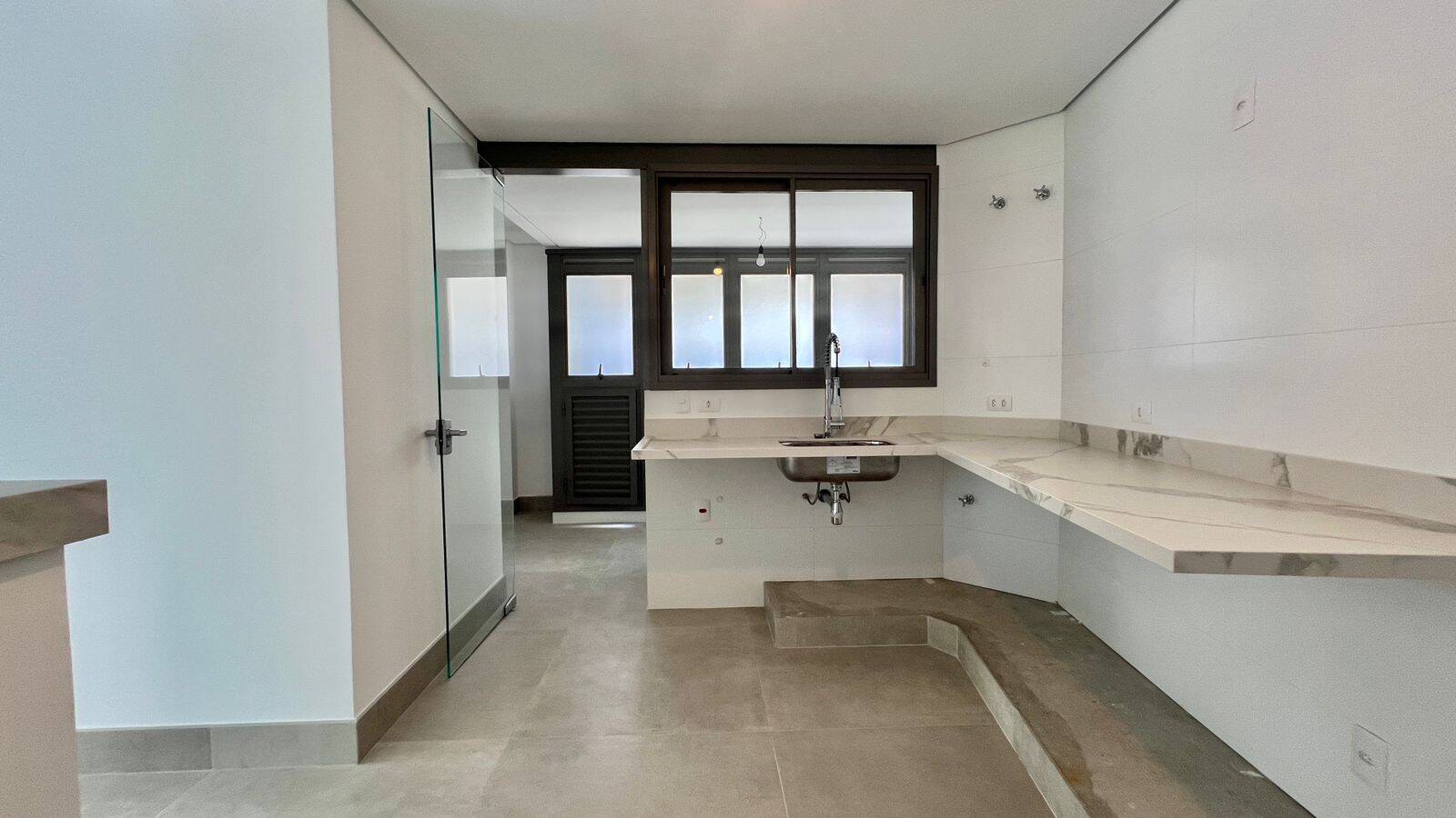 Apartamento à venda com 4 quartos, 160m² - Foto 1