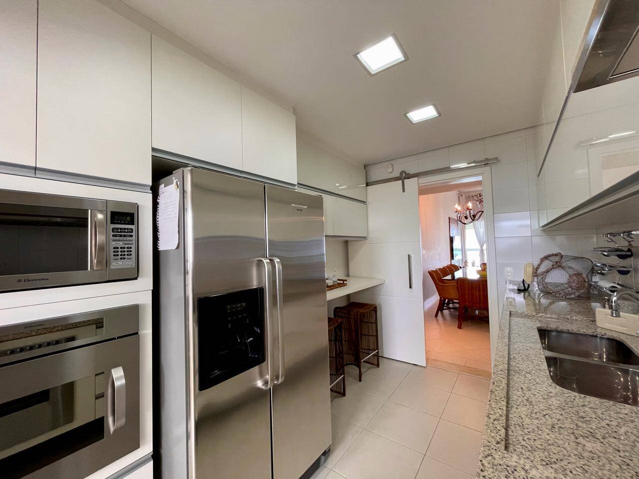 Apartamento à venda com 4 quartos, 208m² - Foto 2