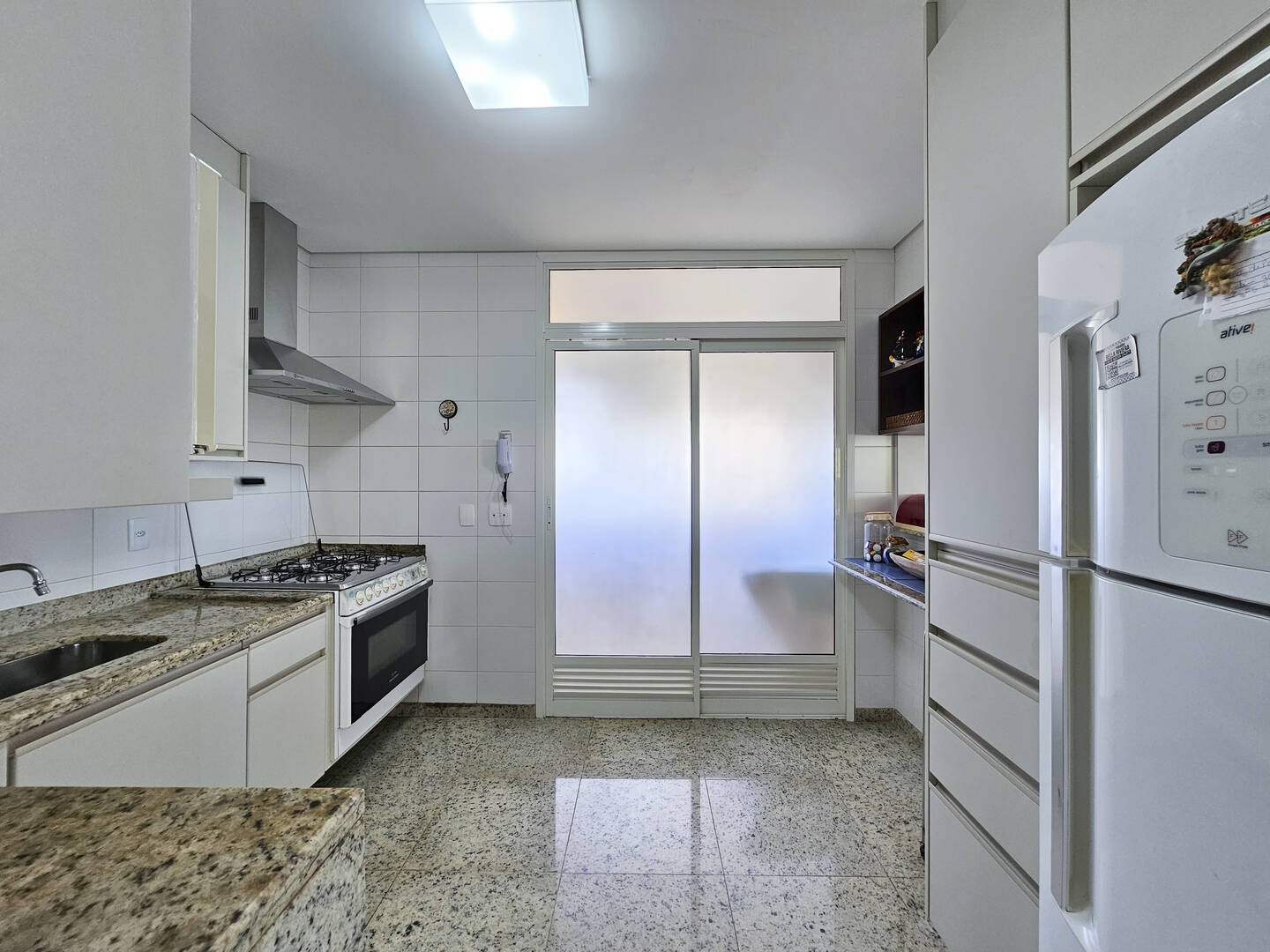 Apartamento à venda com 4 quartos, 267m² - Foto 2