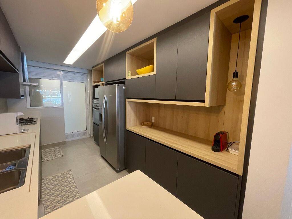 Apartamento à venda com 3 quartos, 153m² - Foto 2